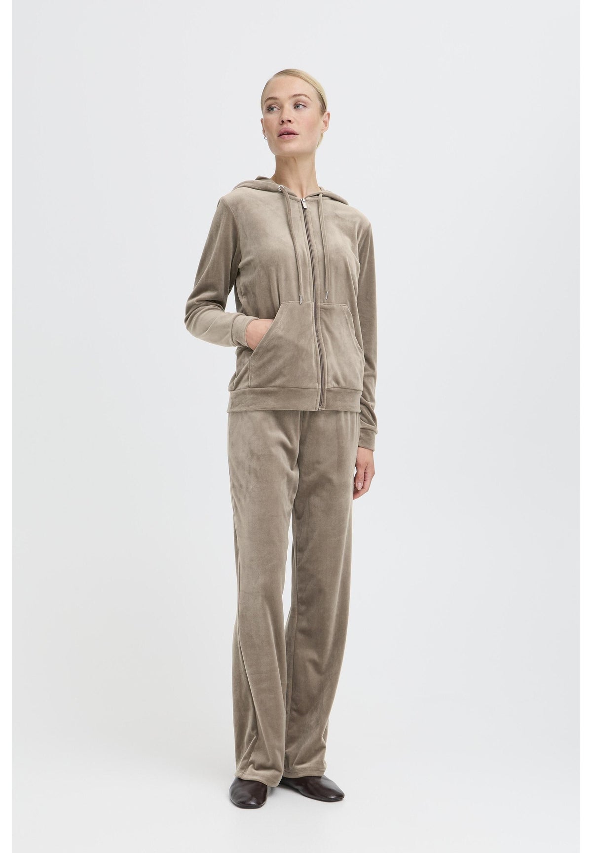 Be Young MitzaBY Velvet set - Walnut