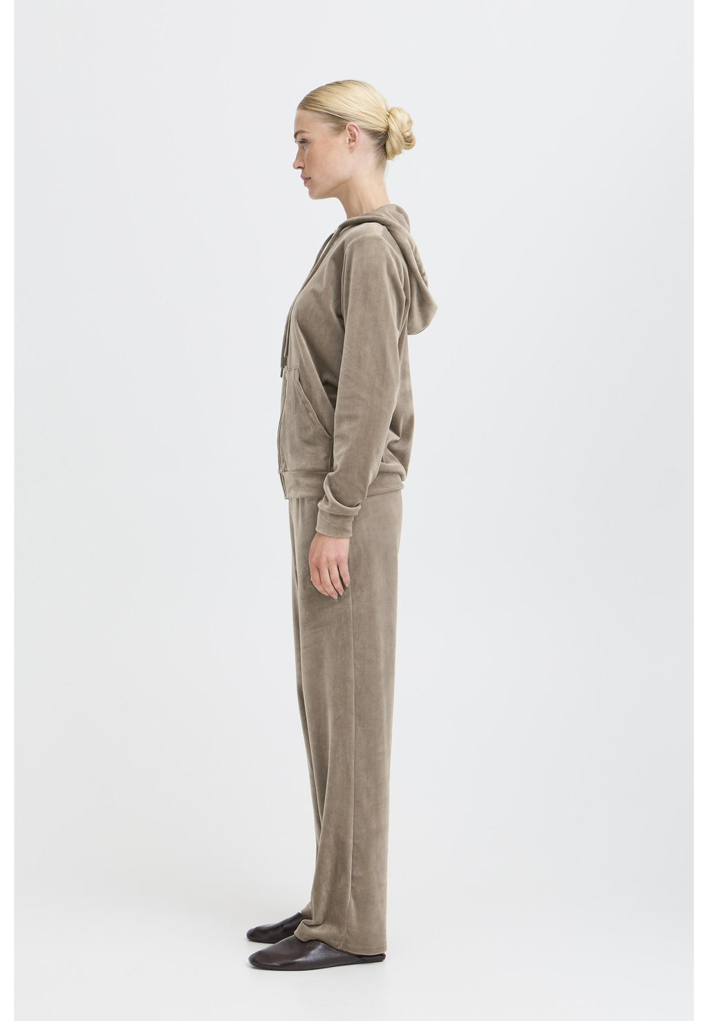 Be Young MitzaBY Velvet set - Walnut
